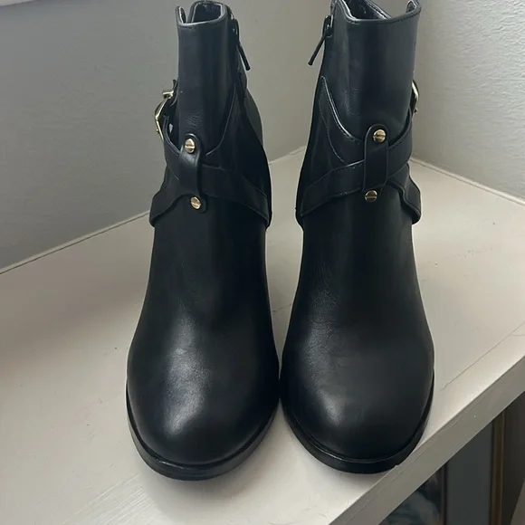 Cute Gianni Bini black boots with gold detailing size 7.5 - Picture 2 of 10